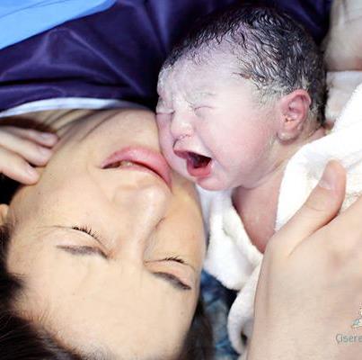 Το πρώτο κλάμα της νέας ζωής. Και για τους δυο. Φωτό της Ciseren.